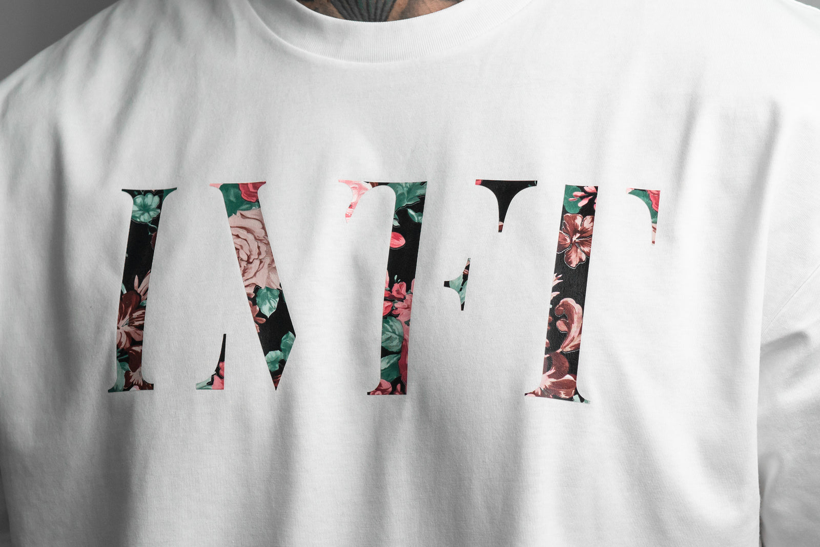 Echo Noir Scallop Tee - White