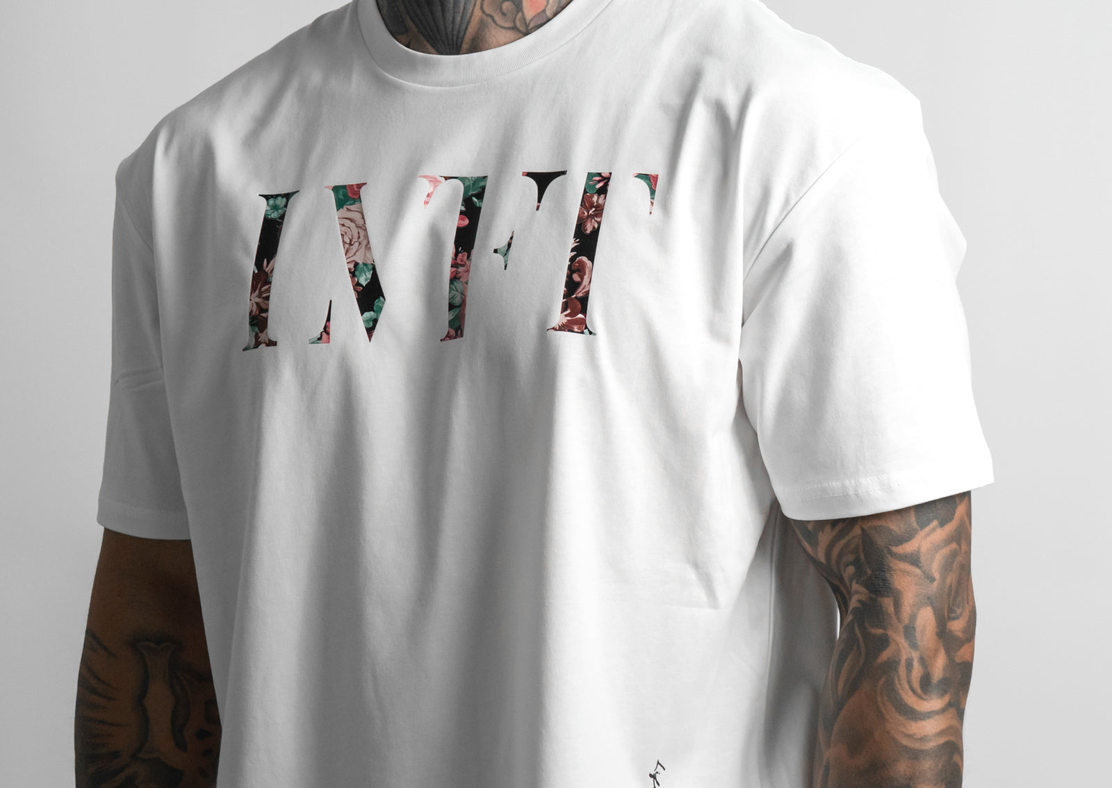 Echo Noir Scallop Tee - White