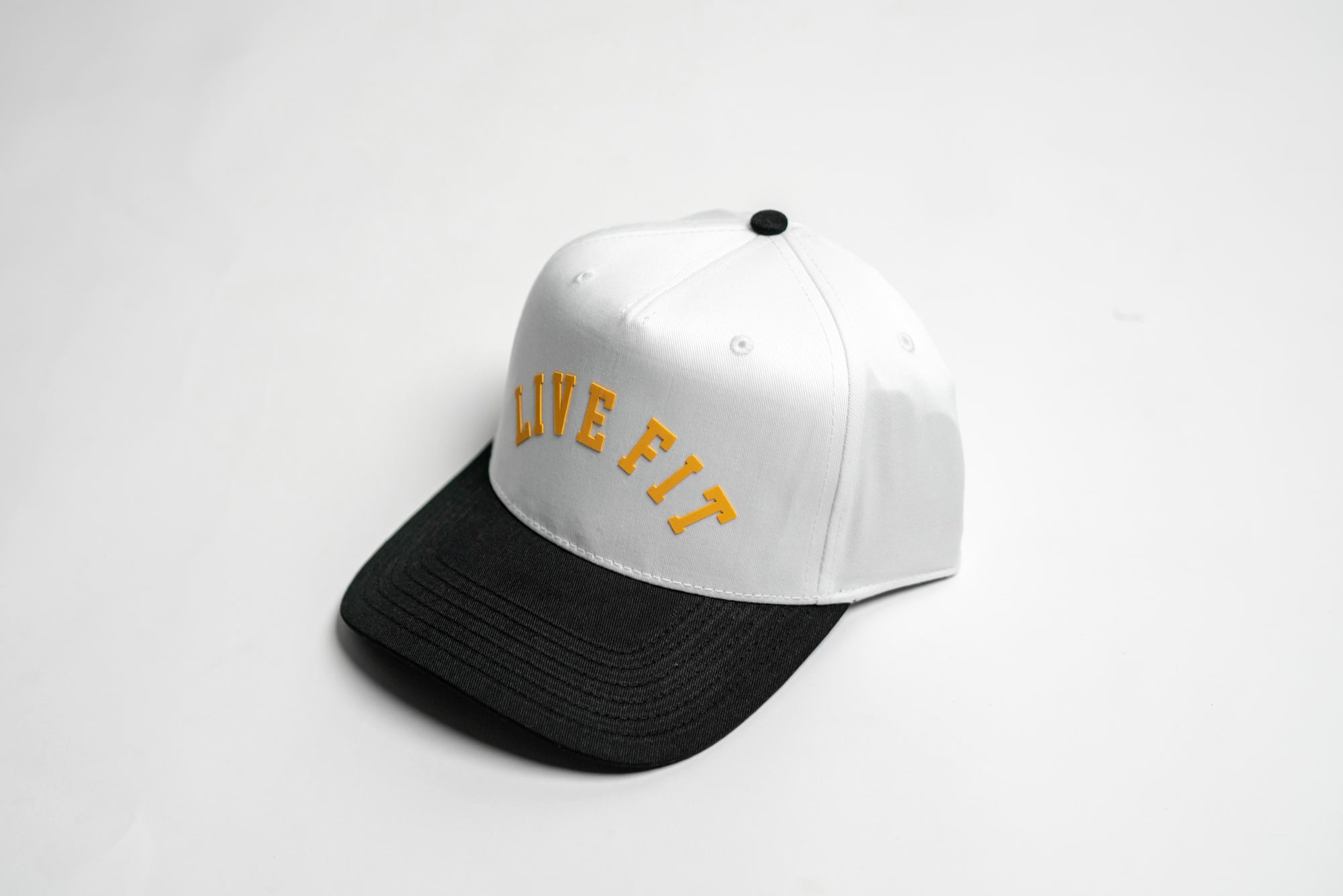 Live Fit. 5 Panel Snapback - White / Black