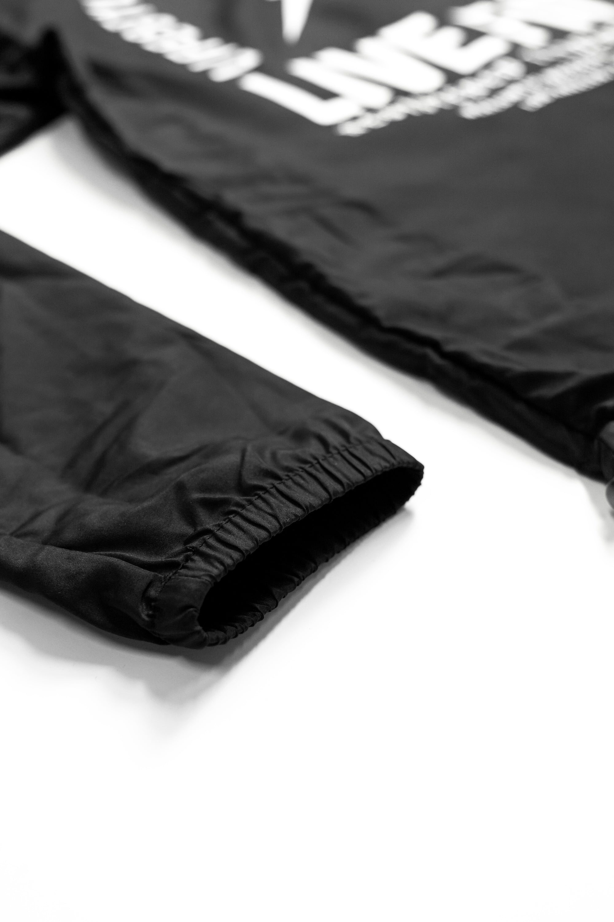 RT Bolt Windbreaker - Black